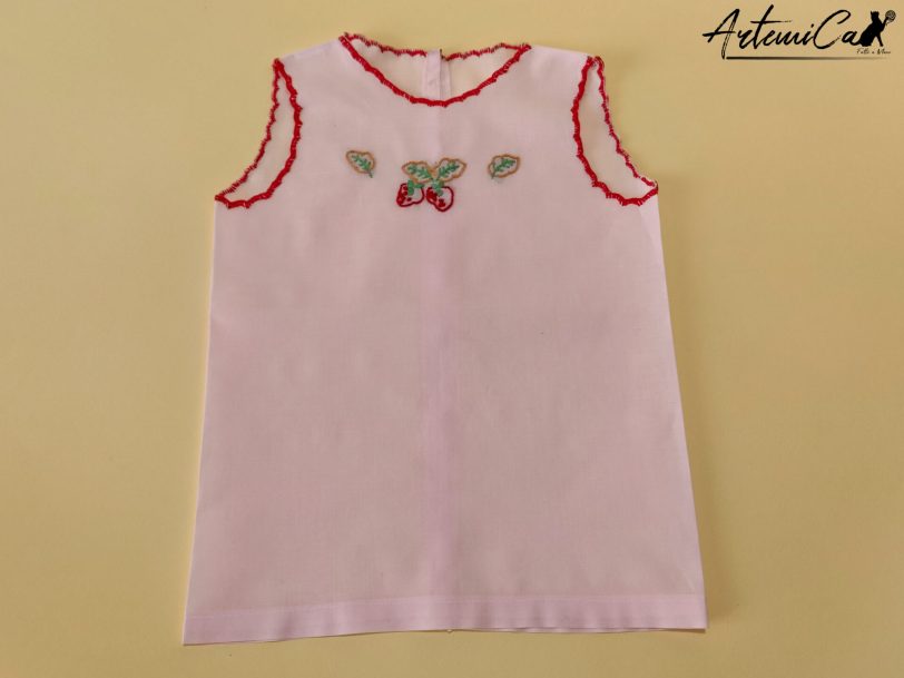 1-4-4.jpg Camicina Fragolina: Delizie di Lino con Ricamo A Mano