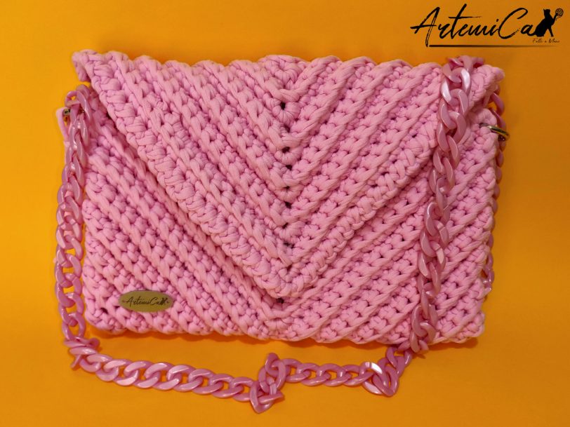 1-9.jpg Rosy Elegance: Borsa in Fettuccia all'Uncinetto