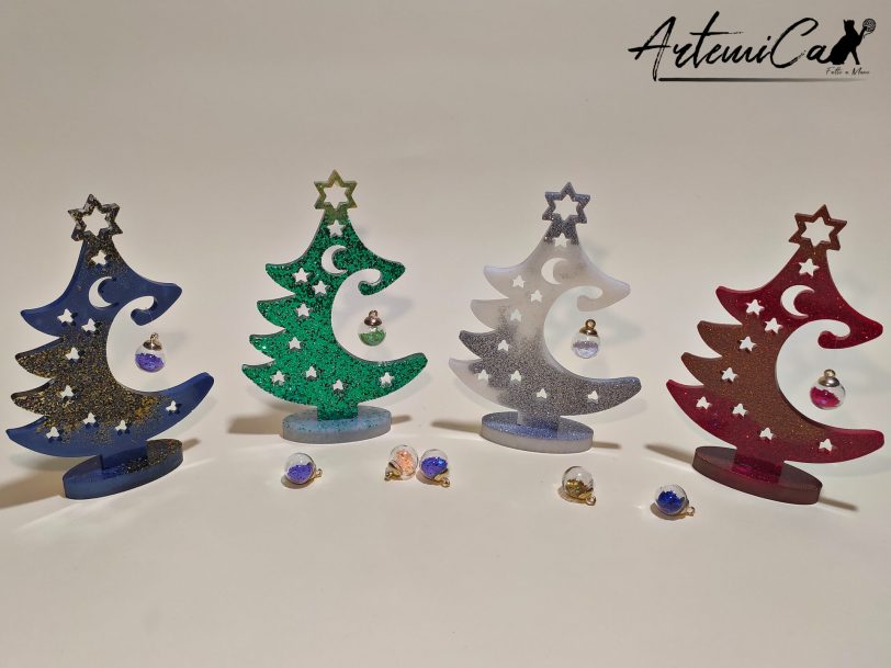 1Colorati.jpg Incanto Scintillante di Natale: Alberello di Natale fatto a Mano in Resina