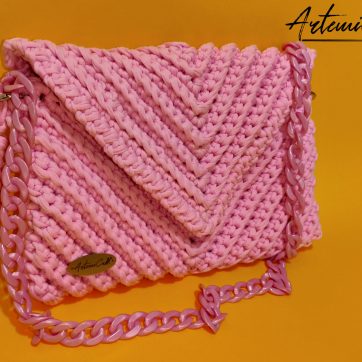 Rosy Elegance: Borsa in Fettuccia all'Uncinetto