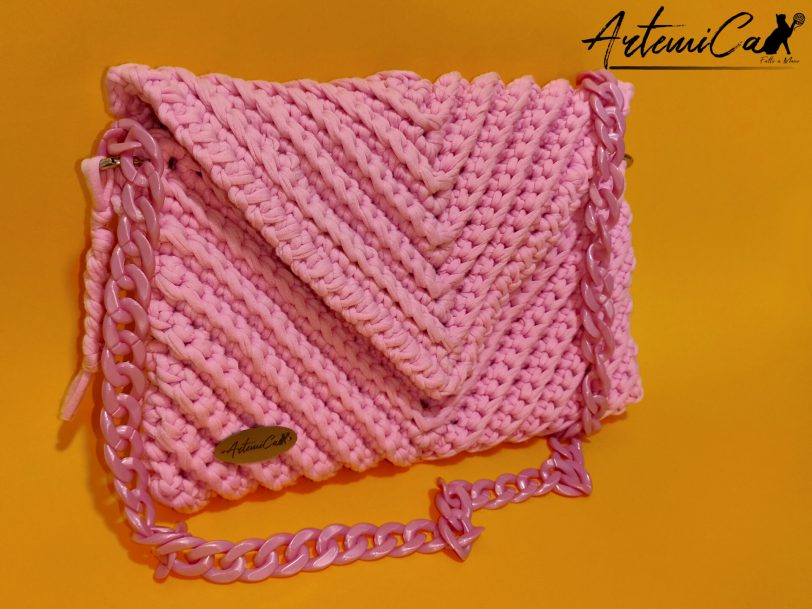 2-10.jpg Rosy Elegance: Borsa in Fettuccia all'Uncinetto