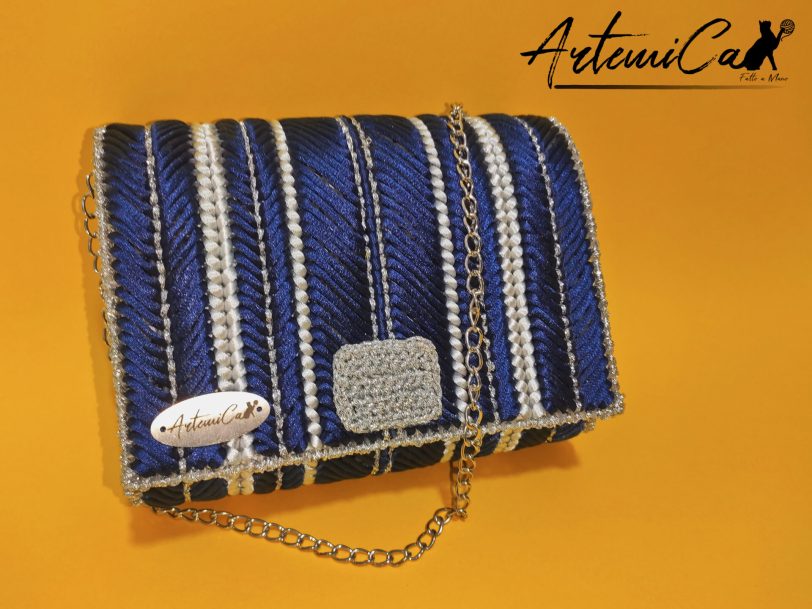 2-11.jpg pochette Cielo Notturno blu reale ricamo su canvas