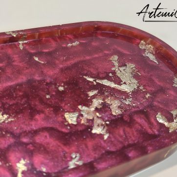 Sinfonia Stellare: Svuotatasche Artigianale in Resina - Rosso e Oro