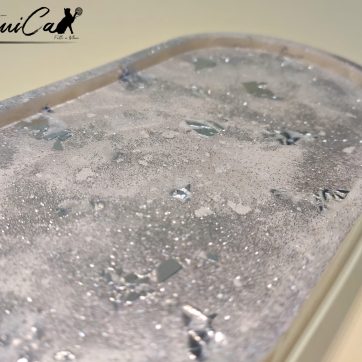 Sinfonia Stellare: Svuotatasche Artigianale in Resina - Bianco e Argento