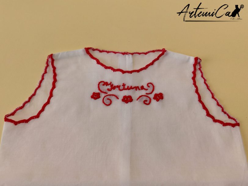 2-5-4.jpg Camicina della Fortuna: Eleganza in Lino Ricamata a Mano