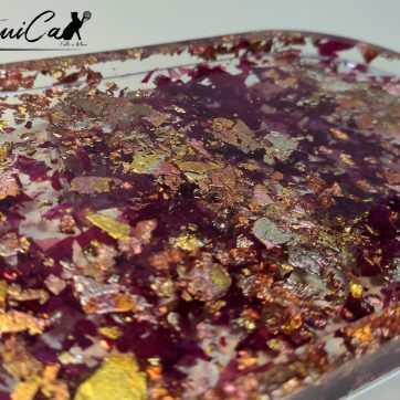 Sinfonia Stellare: Svuotatasche Artigianale in Resina - Trasparente con petali di rose e Oro