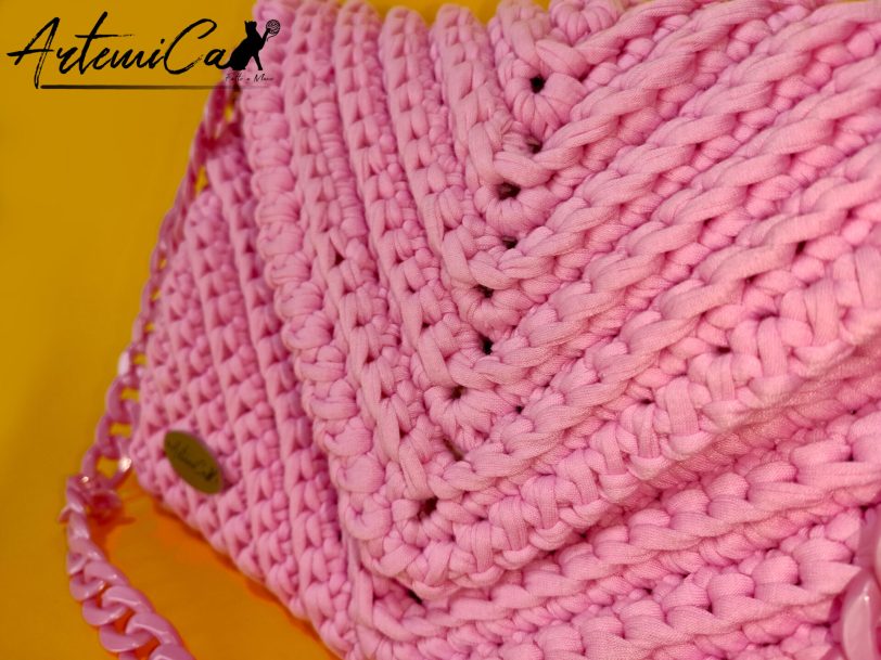 3-10.jpg Rosy Elegance: Borsa in Fettuccia all'Uncinetto