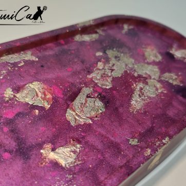 Sinfonia Stellare: Svuotatasche Artigianale in Resina - Bordeaux e Oro