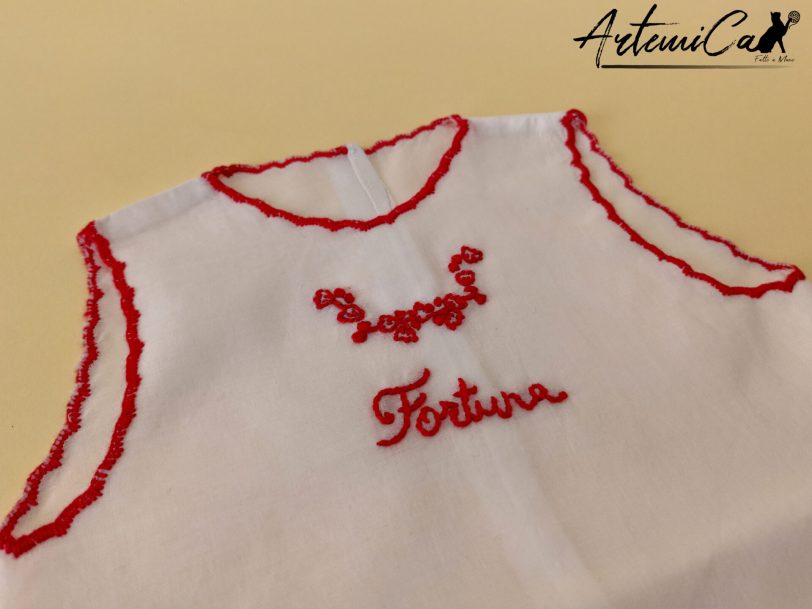 3-5-3.jpg Camicina della Fortuna: Eleganza in Lino Ricamata a Mano