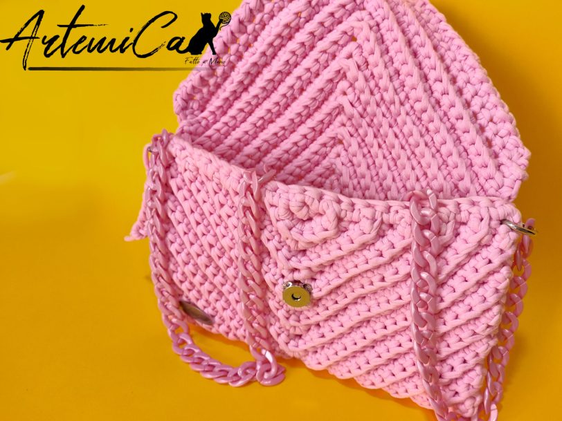 4-10.jpg Rosy Elegance: Borsa in Fettuccia all'Uncinetto