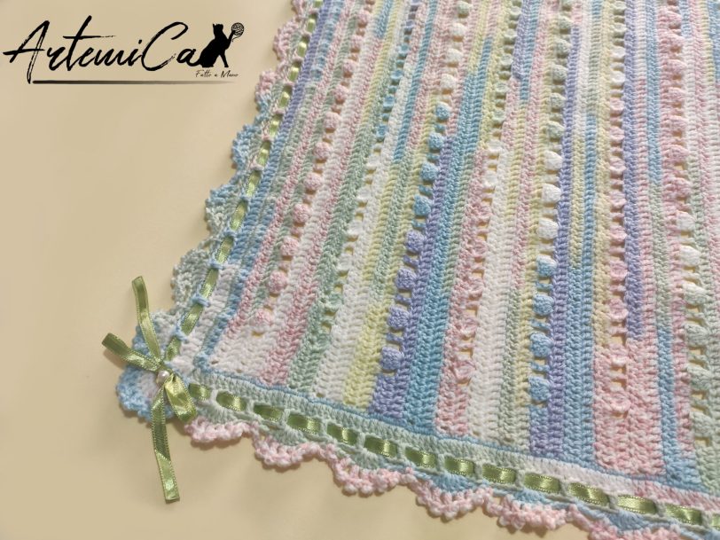 D2.jpg Copertina Arcobaleno: Copertina neonato Fatta a Mano, avvolgi il tuo bimbo in un mondo di colori