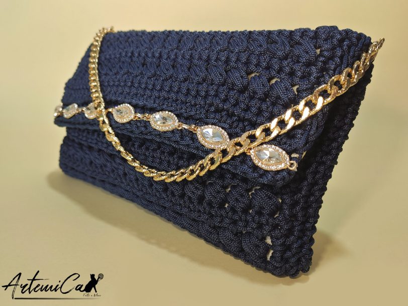 2 Glamour Abbagliante: Borsa Clutch fatta a mano all’Uncinetto con Cristalli Brillanti