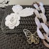 Danza di Rose: Borsa tra Sogni e Natura all'Uncinetto