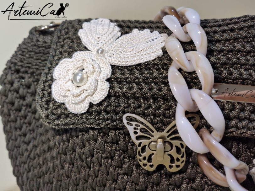 4 Danza di Rose: Borsa tra Sogni e Natura all'Uncinetto