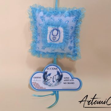 Cuscino Dolce Benvenuto: Fiocco Nascita Handmade Morbido e personalizzabile - Azzurro