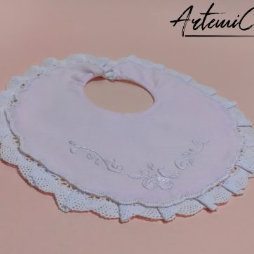 Bavaglino Rosa Elegance con Ricamo Floreale Fatto a Mano