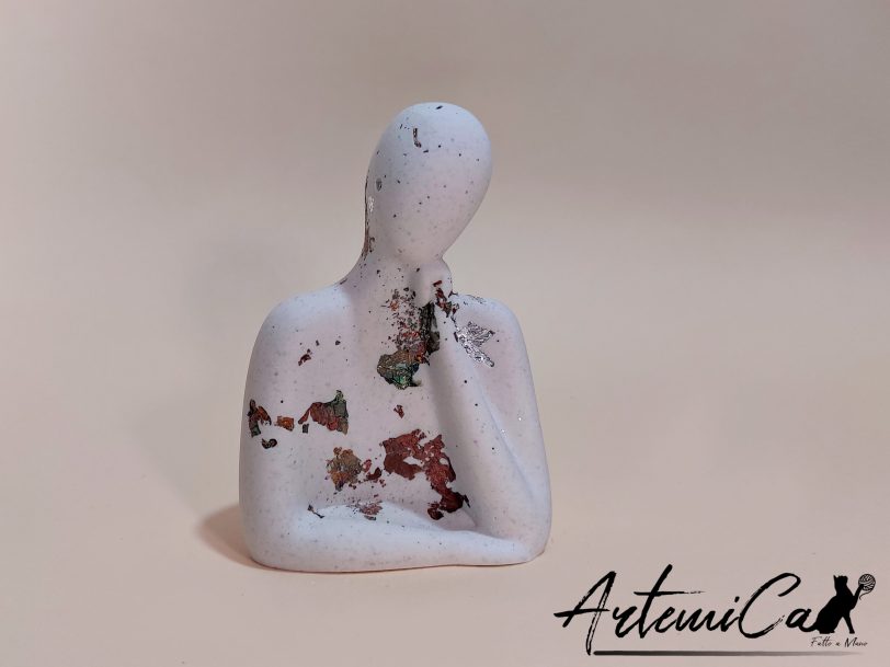 3 Pensieri in Resina: Tris d'Arte - Statuette Bianche con Foglia Oro