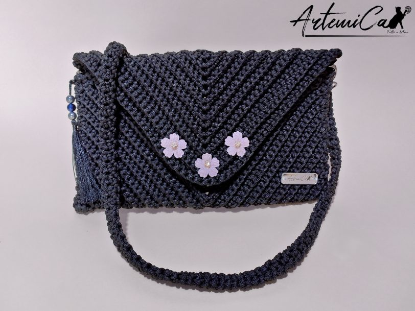 1 Clutch Fatta a Mano in cordino Nero - Fiore di Mezzanotte