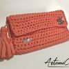 12 Clutch fatta a mano: Tangerine Twist: Bag all'uncinetto in fettuccia - un'Esplosione di Colore e Stile