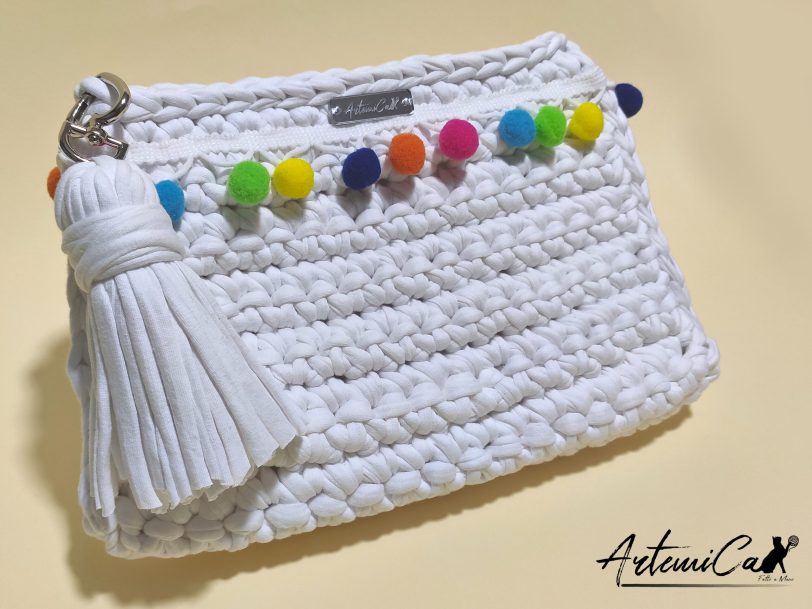 2 Clutch Fatta a Mano all'Uncinetto: Vivacità in Bianco
