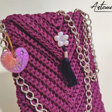 Portacellulare bordeaux all'uncinetto: Riflessi Bordeaux