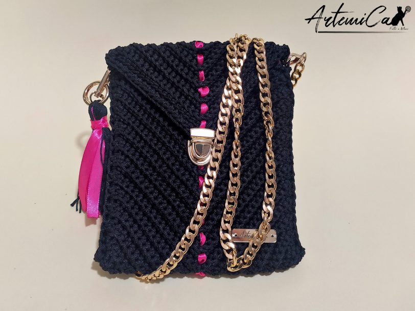 22 Portacellullare fatto a mano all'uncinetto: Fucsia Noir Flair