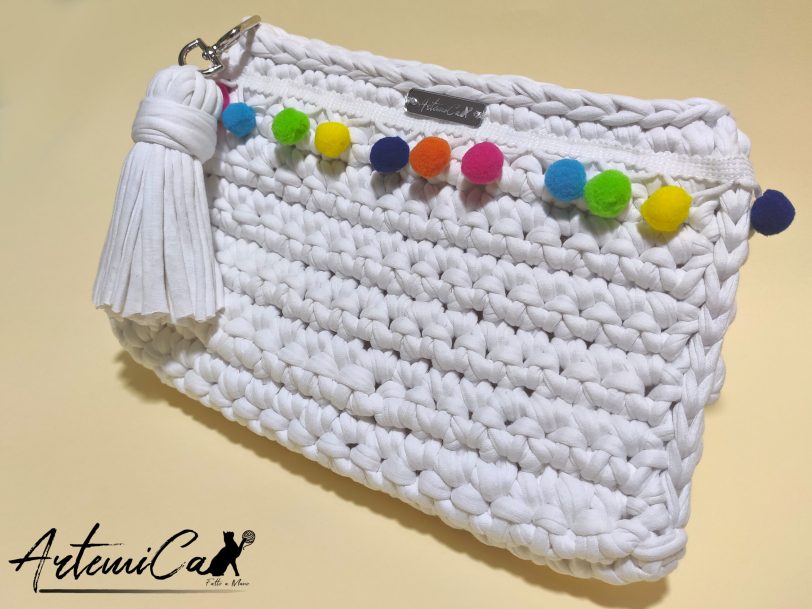 3 Clutch Fatta a Mano all'Uncinetto: Vivacità in Bianco