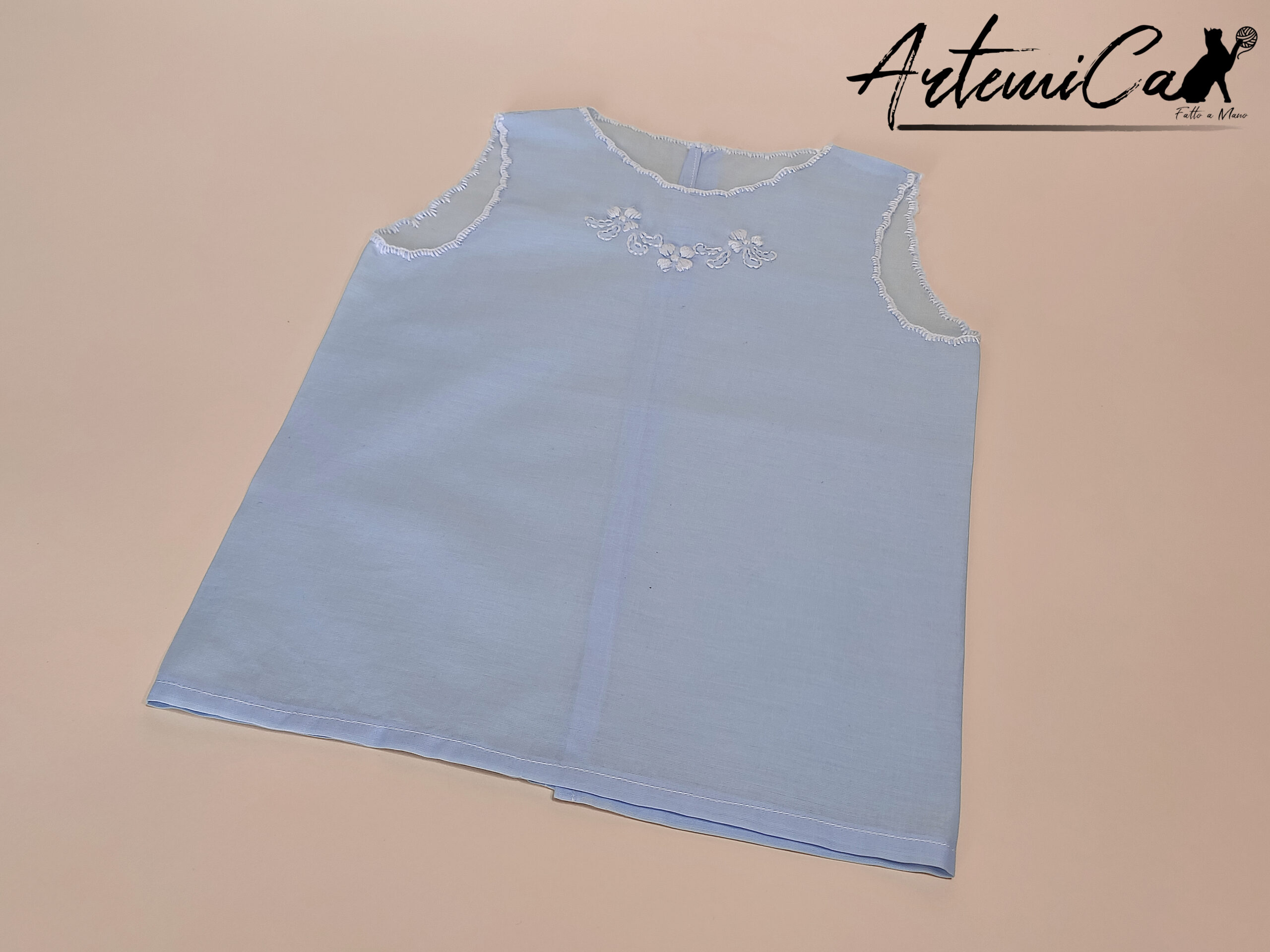 Camicina ricamata a mano