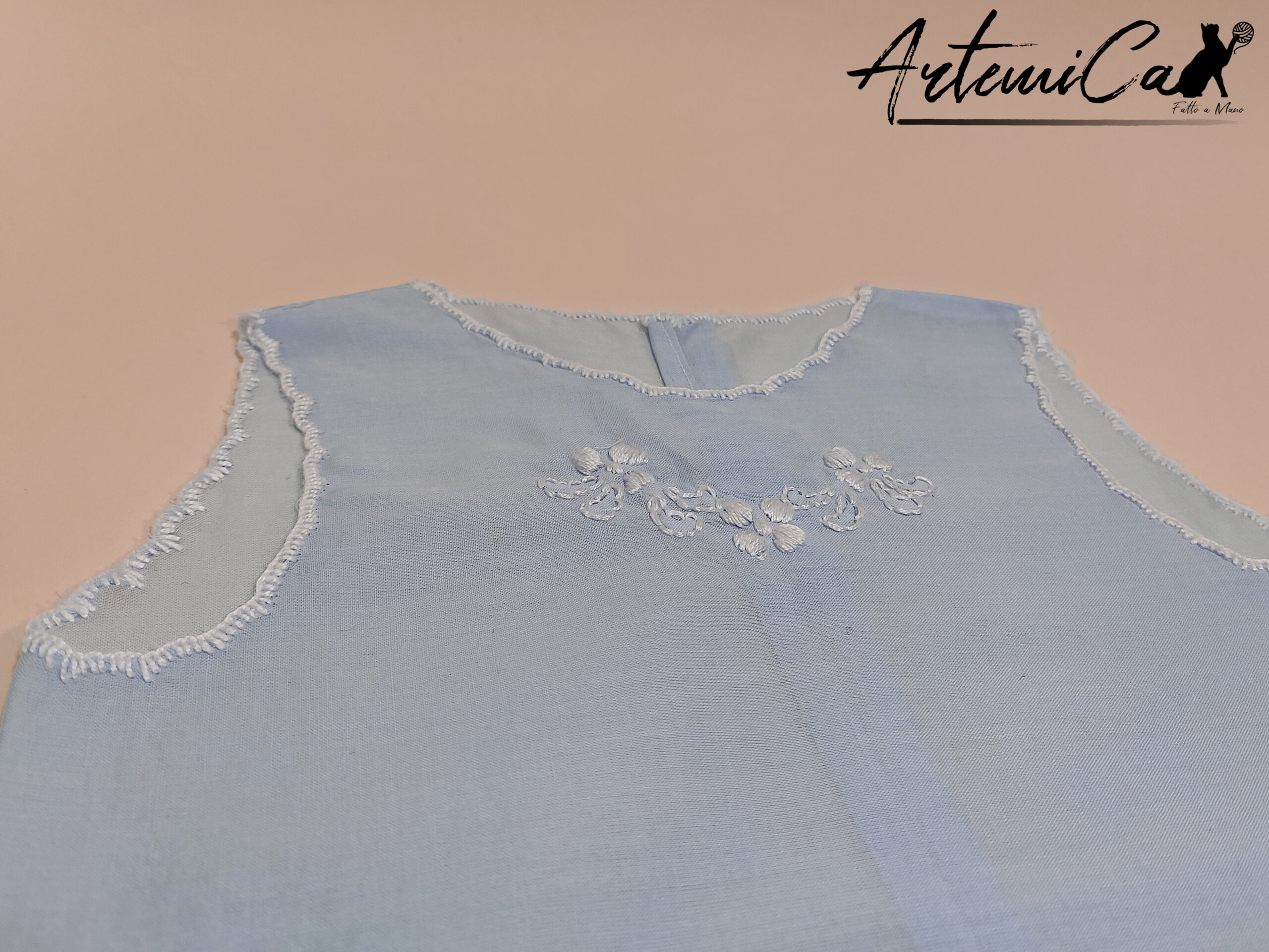 Camicina ricamata a mano