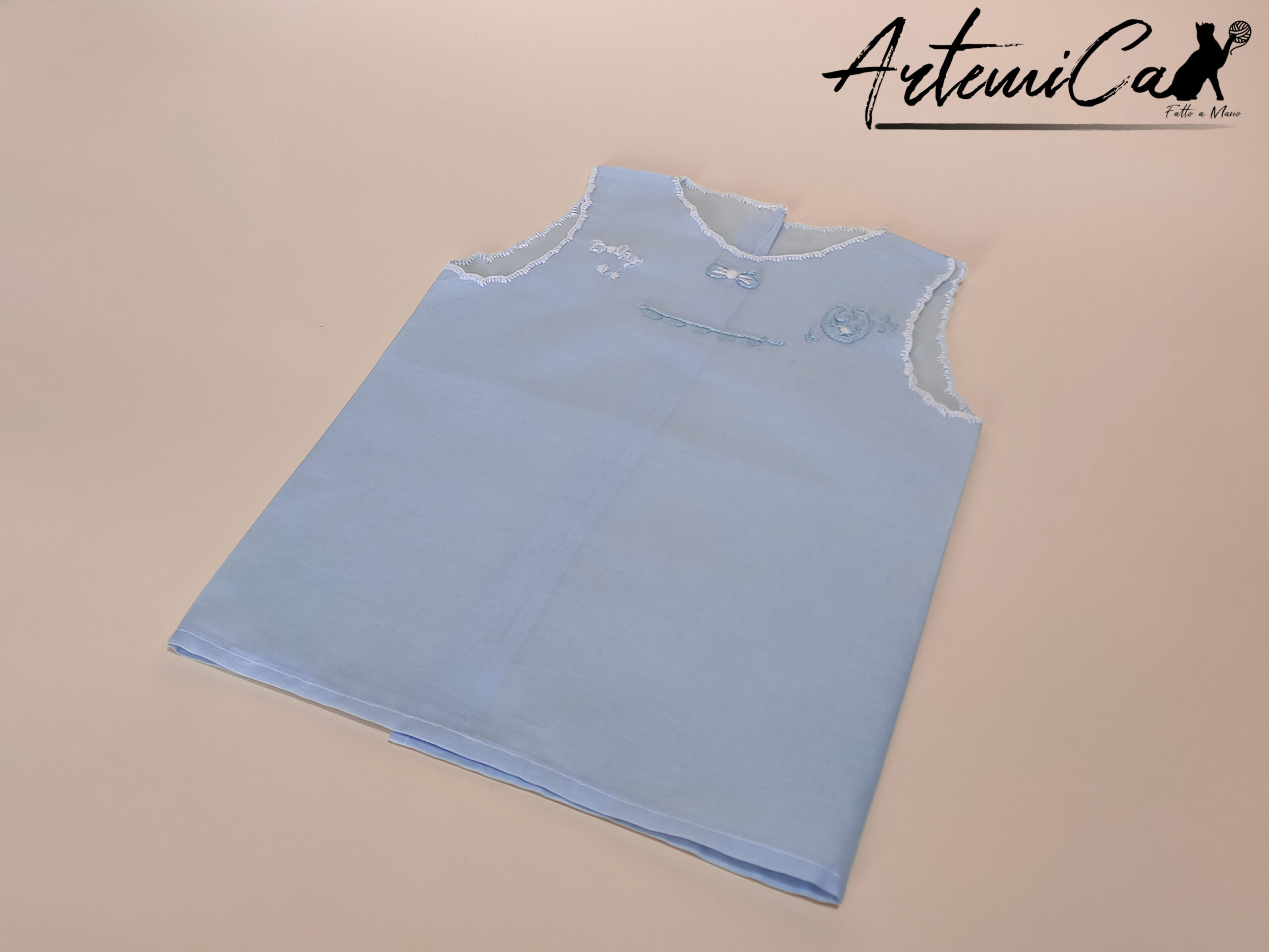 Camicina ricamata a mano