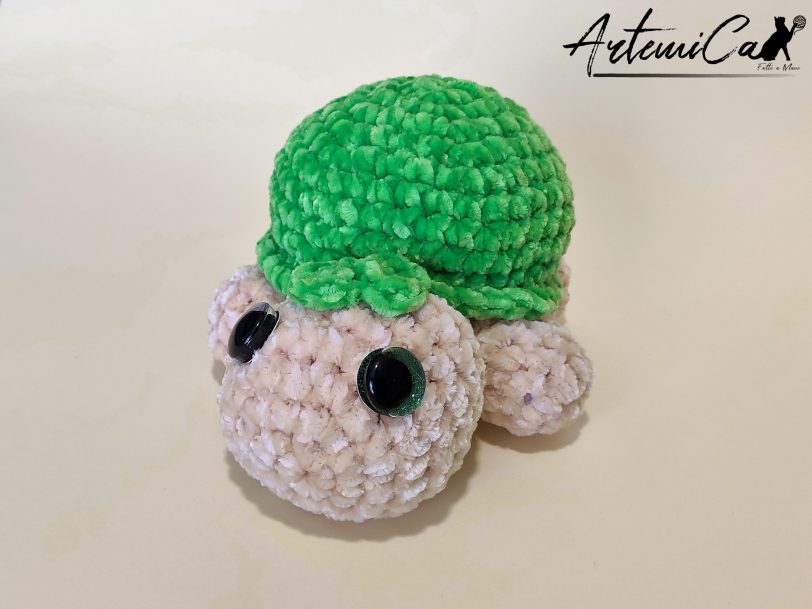 2 Tartarughe Fatte a Mano all'Uncinetto: Dolci Creazioni Amigurumi Portafortuna