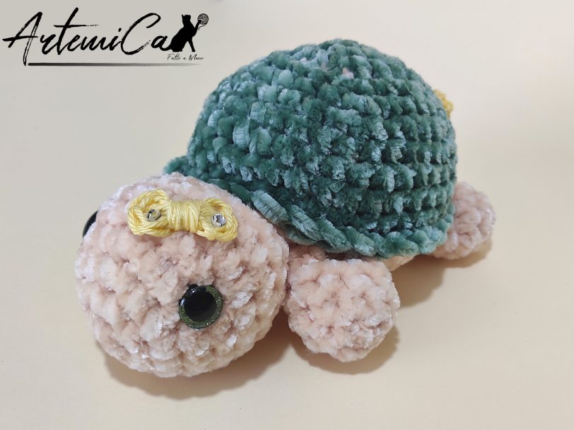 2 Tartarughe Fatte a Mano all'Uncinetto: Dolci Creazioni Amigurumi Portafortuna