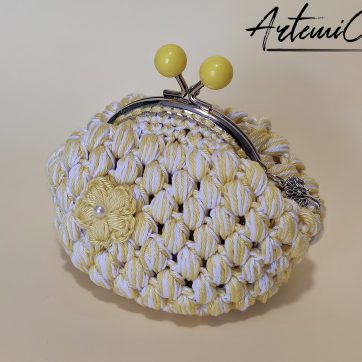 Bon Bon Charm: Portamonete Fatto a Mano all'Uncinetto con Perline e Chiusura elegante