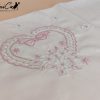 7 Incanto di Cuori: "Set Lenzuola e Copertina con Cuori e Margherite Ricamate a Mano