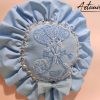 3 Fiocco di Cuori: Fiocco nascita azzurro Ricamato a Mano con dettagli artigianali