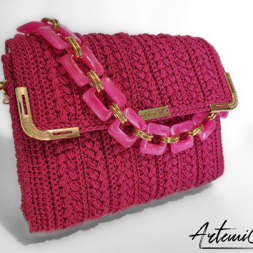 Pochette Polaris Fucsia: Borsa Fatta a mano all’Uncinetto in cordino Lurex Fucsia e Inserti in Oro