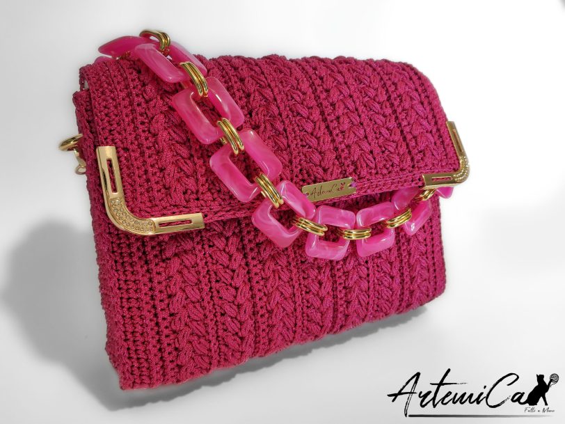 2 Pochette Polaris Fucsia: Borsa Fatta a mano all’Uncinetto in cordino Lurex Fucsia e Inserti in Oro