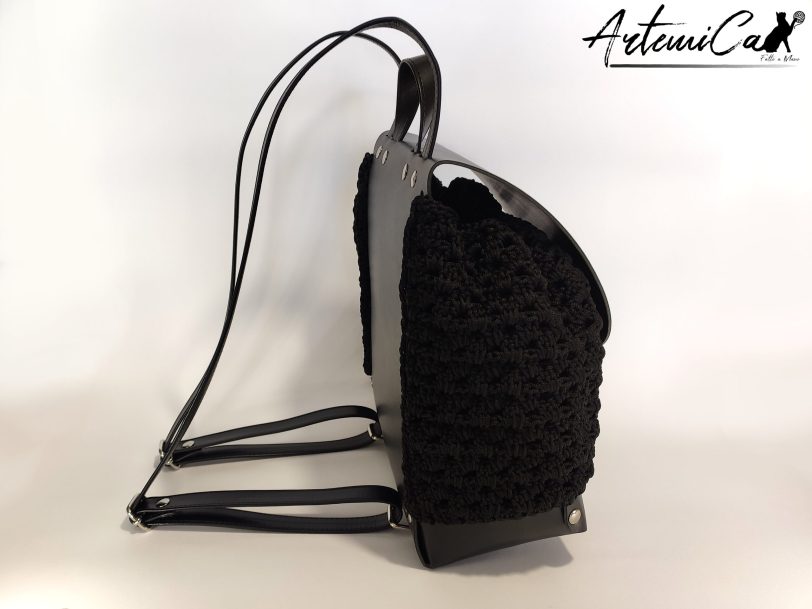 4 Zaino Black Poetry: fatto a mano all’uncinetto in cordino nero ed eco-pelle