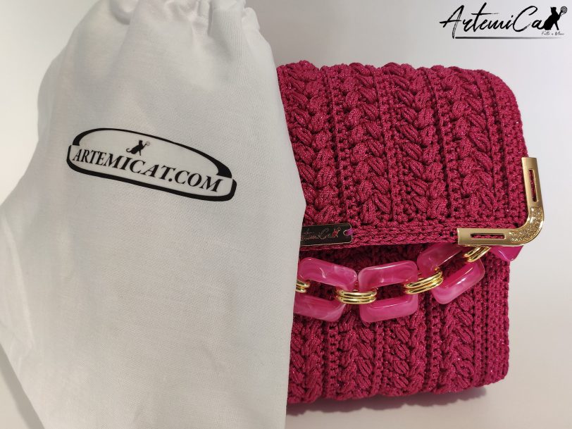 5 Pochette Polaris Fucsia: Borsa Fatta a mano all’Uncinetto in cordino Lurex Fucsia e Inserti in Oro