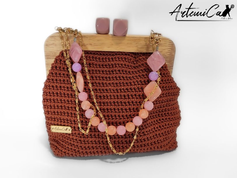 1 Pochette Ardor: Borsa Artigianale all’Uncinetto con Cordino Rame e chiusura Clic Clac in Legno