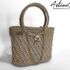 2 Pochette Bagliore di Stile: Borsa Fatta a Mano in Cordino Lurex Beige con Dettagli Oro e Spilla Floreale
