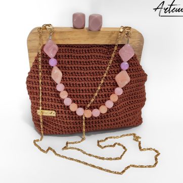 Pochette Ardor: Borsa Artigianale all’Uncinetto con Cordino Rame e chiusura Clic Clac in Legno