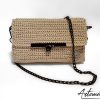 1 (Artemicat) Pochette Vanilla Steel: Fatta a Mano all'Uncinetto color burro con dettagli in acciaio nero - perfetta armonia tra morbidezza e audacia