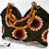 2 (Artemicat) Sole d’Estate: borsa a mano all’uncinetto con granny square e manico in bambù