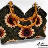 3 (Artemicat) Sole d’Estate: borsa a mano all’uncinetto con granny square e manico in bambù