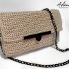 4 (Artemicat) Pochette Vanilla Steel: Fatta a Mano all'Uncinetto color burro con dettagli in acciaio nero - perfetta armonia tra morbidezza e audacia