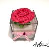 4 Rosa all'Uncinetto in Vaso Elegante con Fiocco: Perfetto per ogni occasione