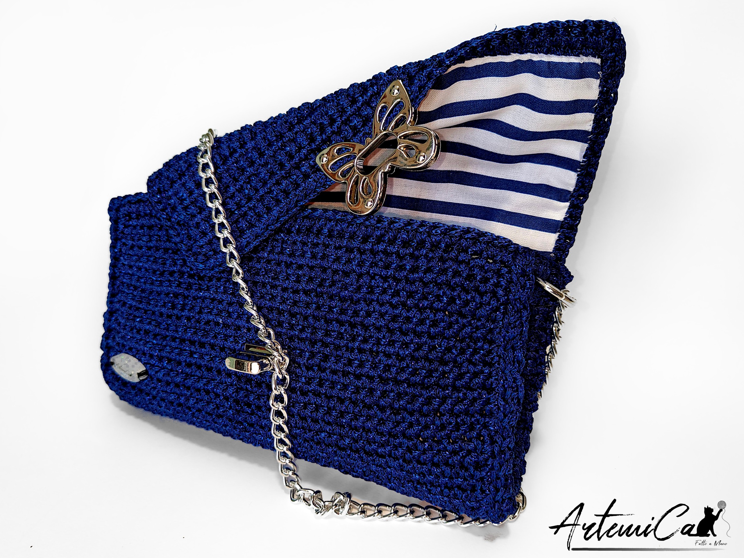 Pochette Blu Notte e Argento Fatta a Mano all'Uncinetto: Nocturne
