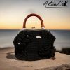 01 (Artemicat) Borsa Incanto Nero: Clic Clac Fatta a Mano all'Uncinetto in Cordino Nero con Fiori - Indossa l'Arte