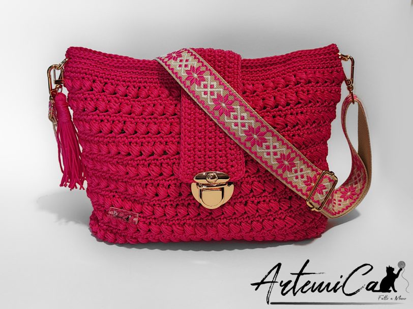 1 (Artemicat) Borsa Vibrazioni in Fucsia: Tote Bag Fatta a Mano all'Uncinetto - Stile Unico
